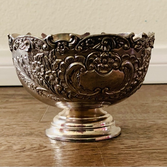 Vintage F.B. Rogers Silver Plate Ornate Floral Relief Pedestal Bowl - Picture 13 of 13